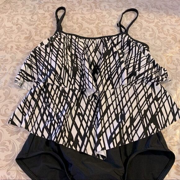 Maxine of Hollywood Swimsuit Black White Padded Adj Straps Layered Size 6 NWOT - Picture 2 of 6